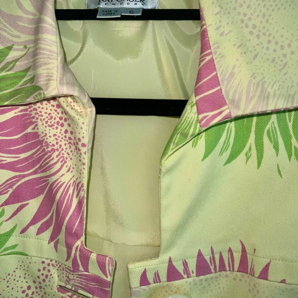 Gorgeous fitted coat, side pockets-LIKE NEW CONDITION! - Picture 4 of 5